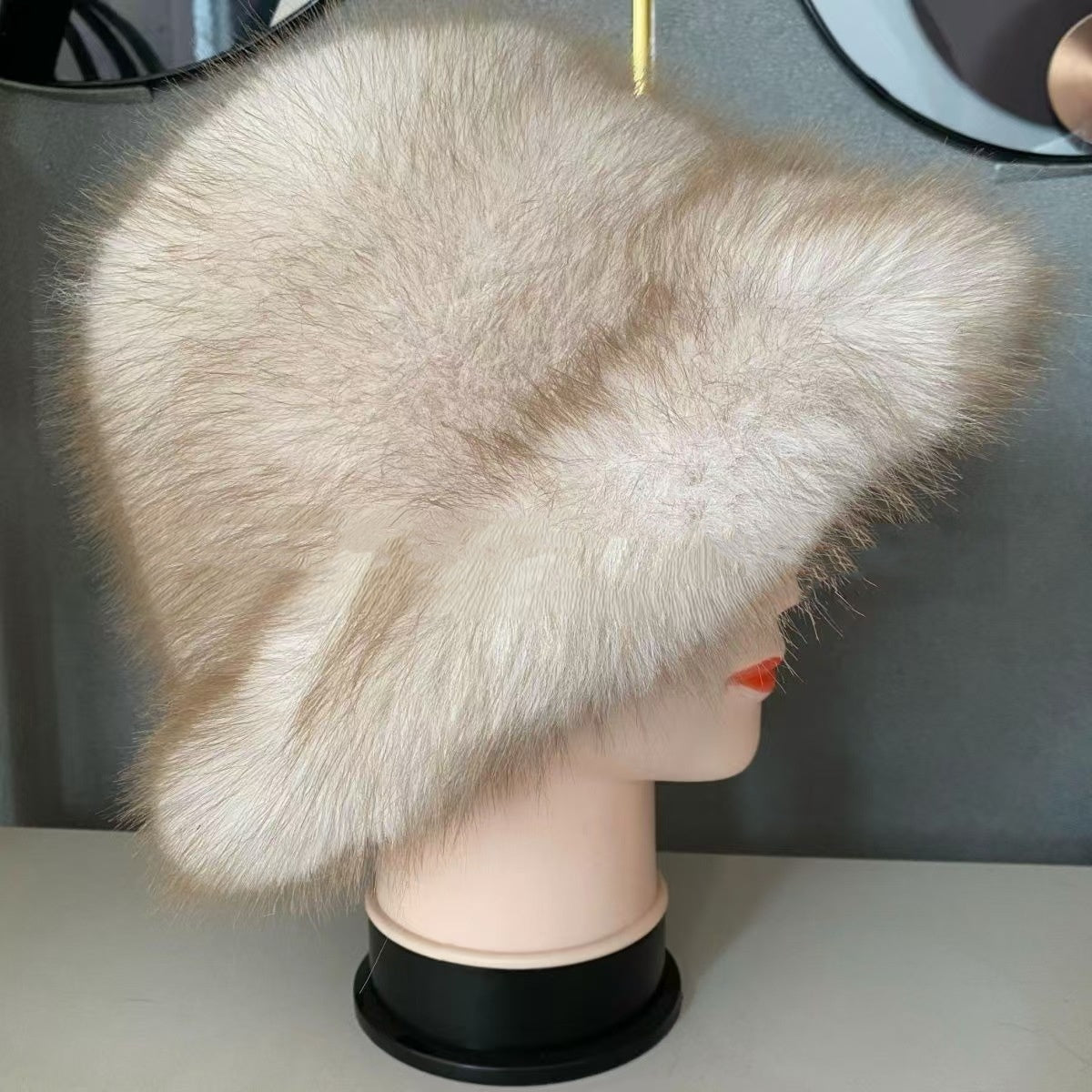 Ζεστό φθινοπωρινό και χειμωνιάτικο καπέλο για γυναίκες με μεγάλο γείσο από γούνα αλεπούς