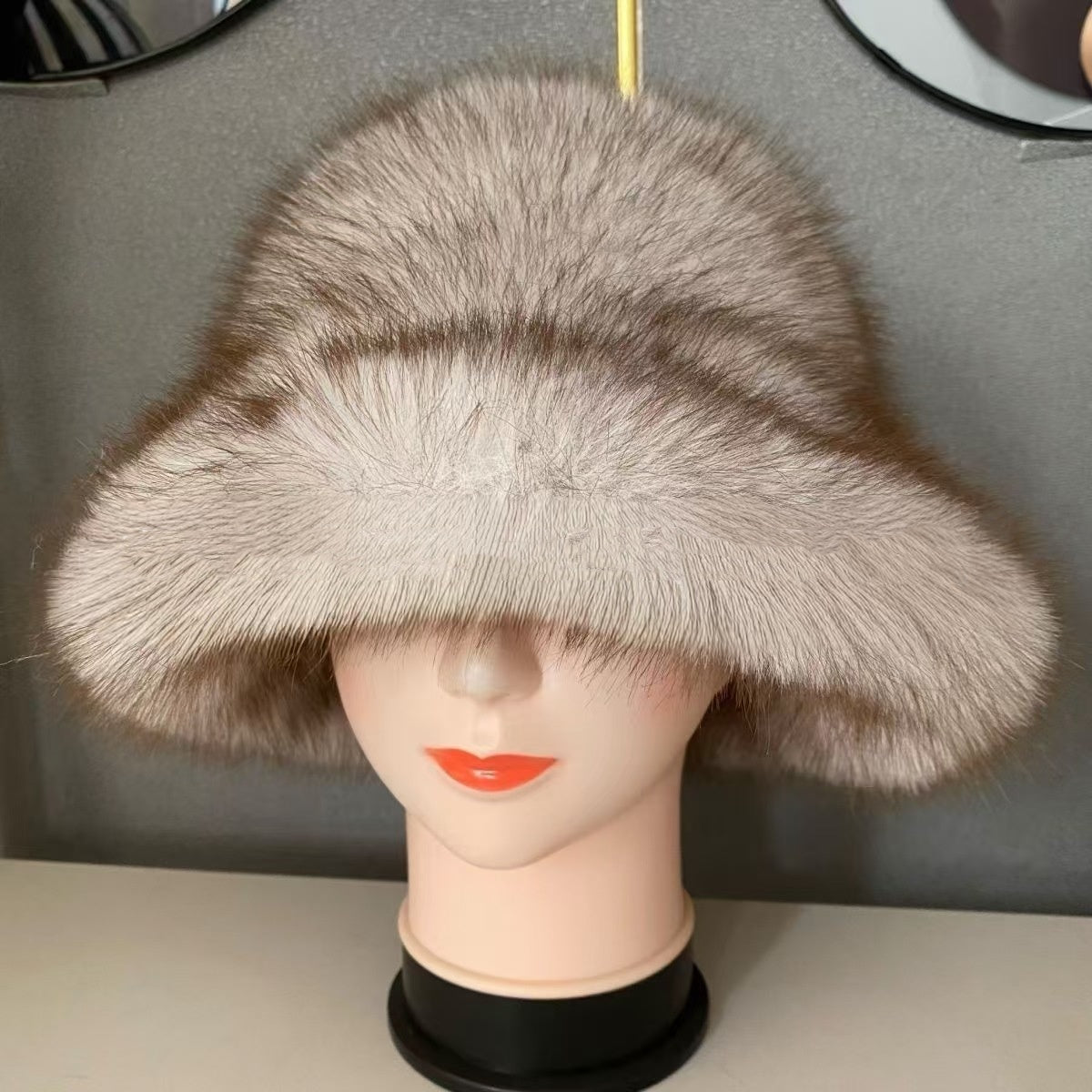 Ζεστό φθινοπωρινό και χειμωνιάτικο καπέλο για γυναίκες με μεγάλο γείσο από γούνα αλεπούς