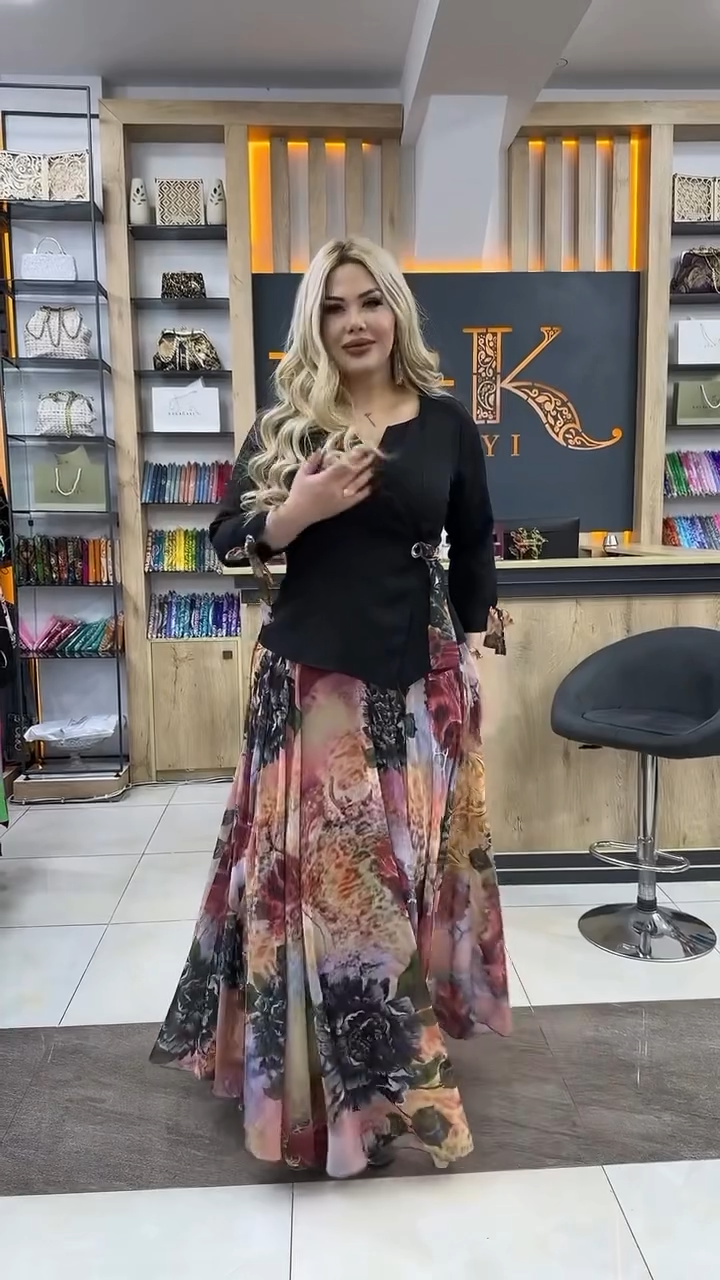 αυτό είναι ένα όμορφο φόρεμα